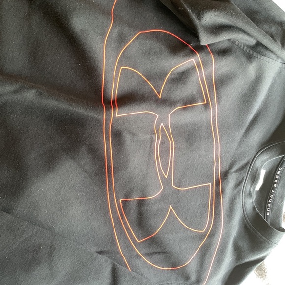 Black and red under armor crew neck - Picture 2 of 2